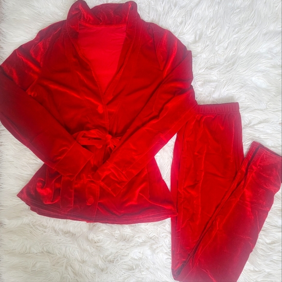 Marysol.Boutique Suit Red Velvet Collard Suit Women's - Picture 2 of 5